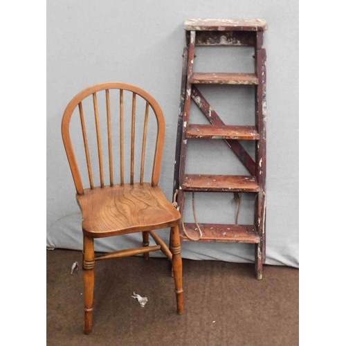 553 - Vintage oak chair and set of wooden stepladders