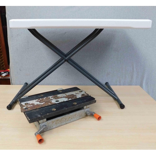 811 - Folding plastic table + worktop workstand