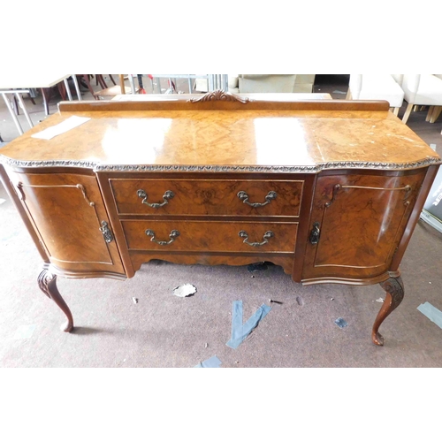 818 - Regency style walnut veneered sideboard (Pratts of Bradford)