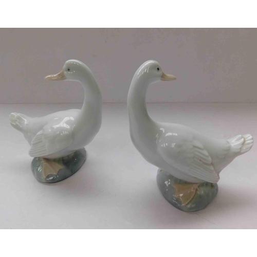 153 - Pair of Nao geese