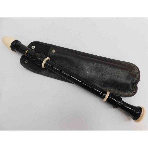 159 - Vintage - Aulos treble recorder - in case