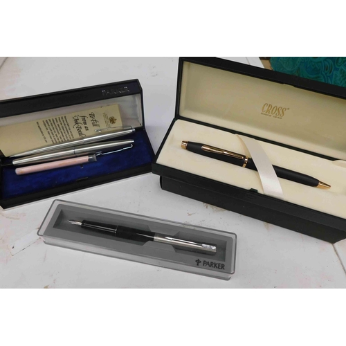 176a - Boxed pens including  - Parker fountain & propelling pencil set