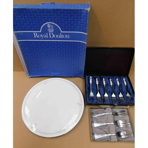 184 - Boxed Royal Doulton cake plate & cutlery sets