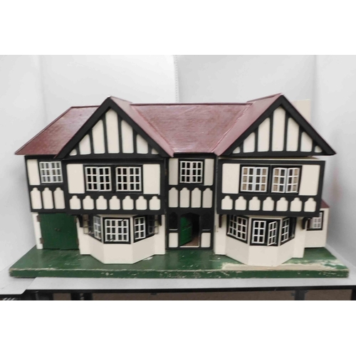 266 - Vintage dolls house - approx 47x25