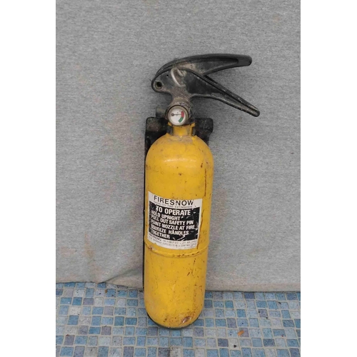 523 - Fire snow fire extinguisher - unchecked