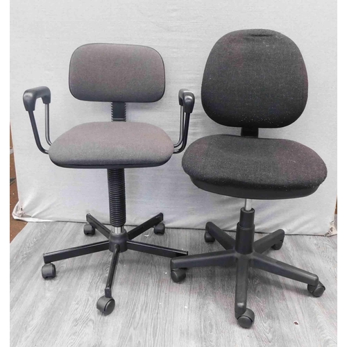 539 - 2x Office chairs