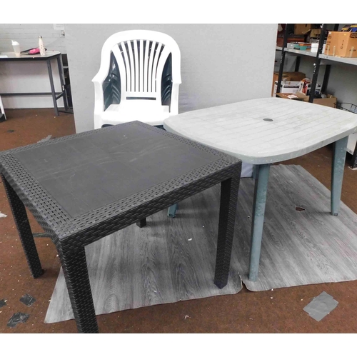 550 - 2x Garden tables and 6x assorted chairs