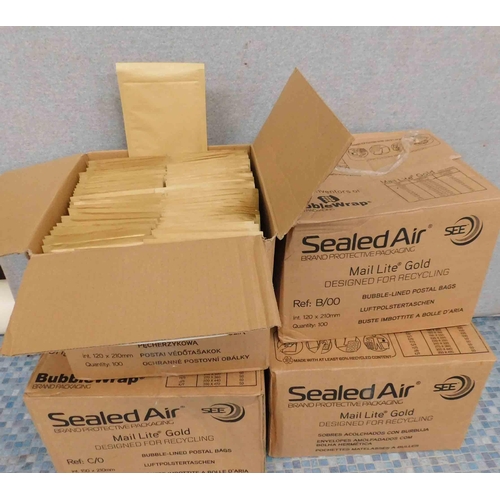 576 - 4x Boxes of sealed air envelopes size B/00