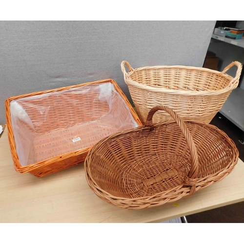 578 - 3x Wicker baskets - large