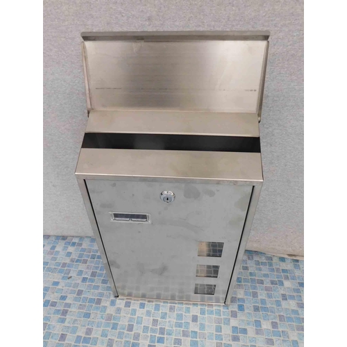 594 - Outdoor postage box with key