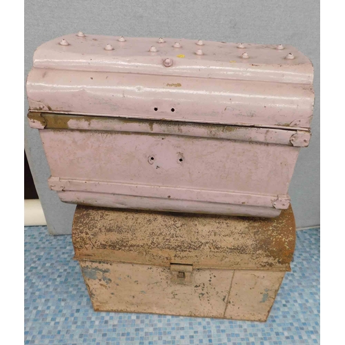 670 - 2x Metal vintage trunks