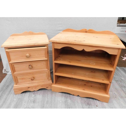 679 - Pine shelving and small pine drawers