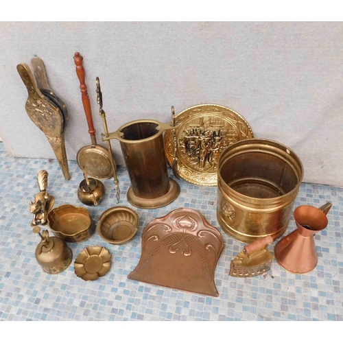 725 - Collection of brassware incl. bellows, charger etc.