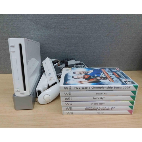 746 - Wii Nintendo + 6 games W/O