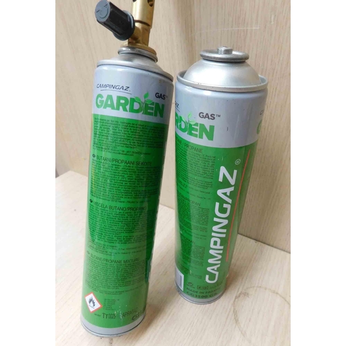 811 - Garden camping gaz, weed killer cans & implement