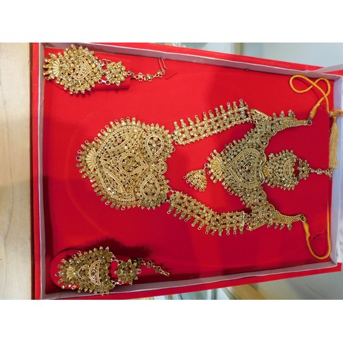 141 - Indian bridal jewellery