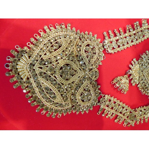 141 - Indian bridal jewellery