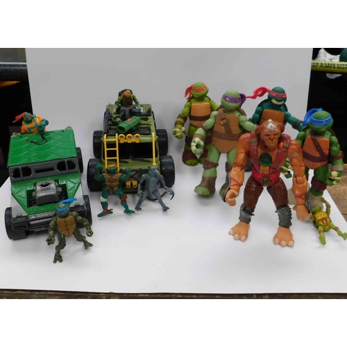 36 - TMNT - Teenage Mutant Ninja Turtles - figures & vehicles