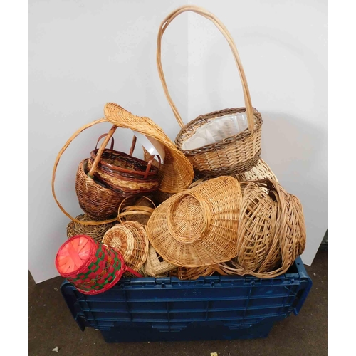 546 - Box of wicker baskets