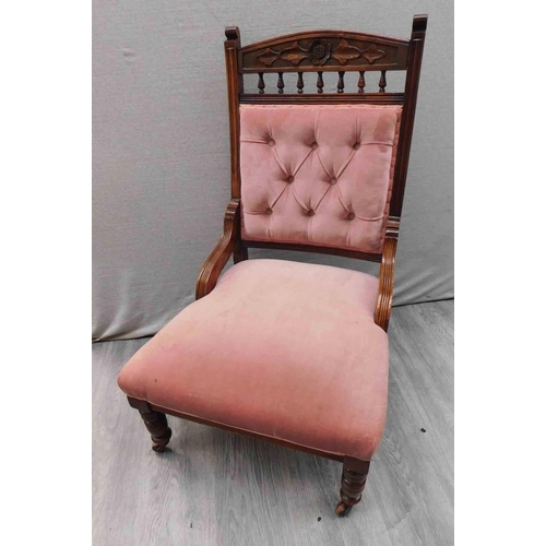 551 - Antique style chair on castors