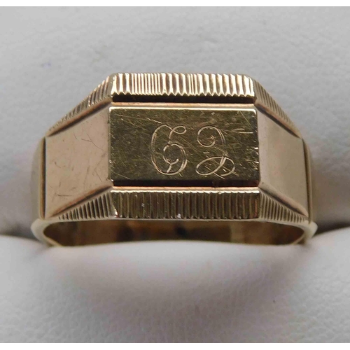 110 - 9ct Gold - art deco style - signet ring - size W