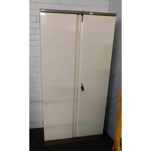 550 - Double fronted metal wardrobe style locker