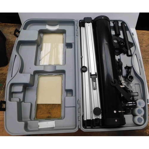 553 - Reflector telescope in carry case w/o