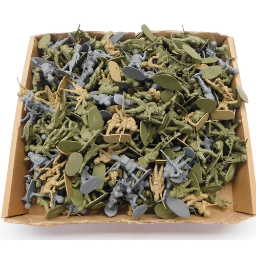 579 - Large collection of Airfix model soldiers - over 300 pieces