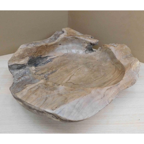 625 - Large root wood bowl - approx. 24