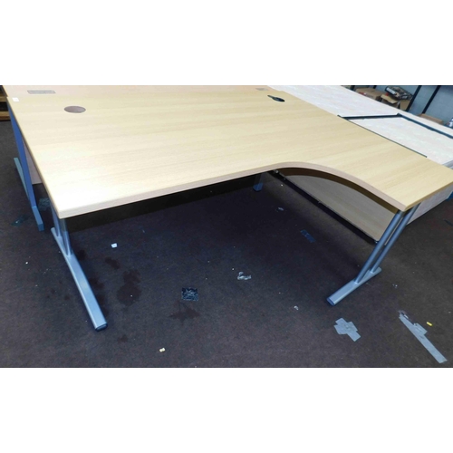 659 - Corner desk (office style)