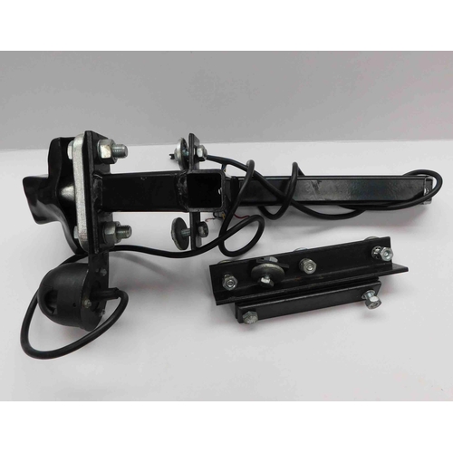 672 - Tow ball & bracket-new