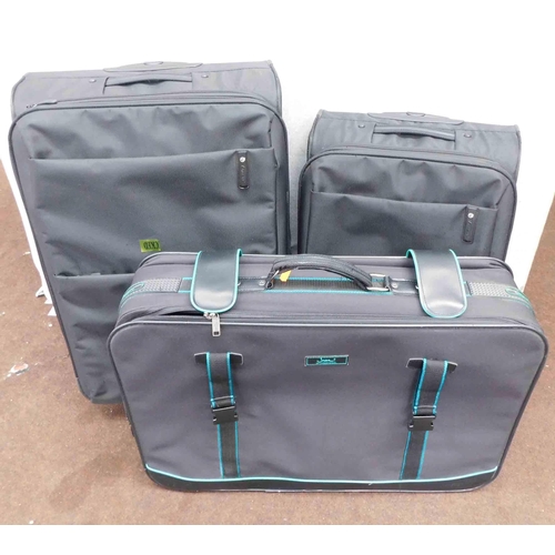 711 - 3x Travel suitcases