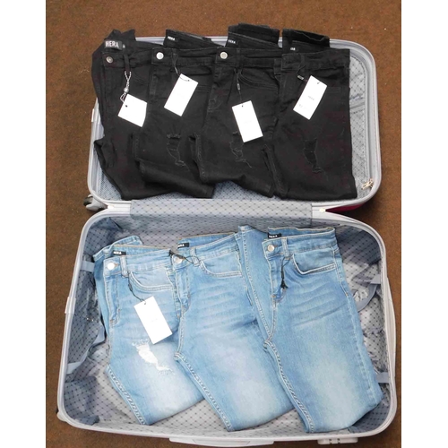 720 - Suitcase with 7x pairs of new Hera denim jeans - sizes 26-28