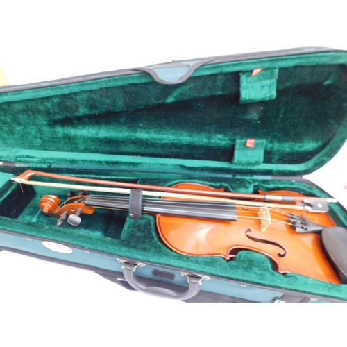 81 - Stentor - full size violin in case