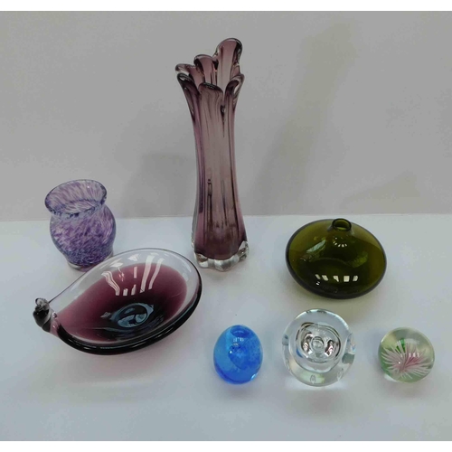 173a - Glassware including - paperweights