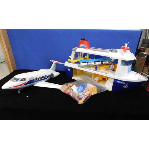 199 - Playmobil - aeroplane, boat & accessories