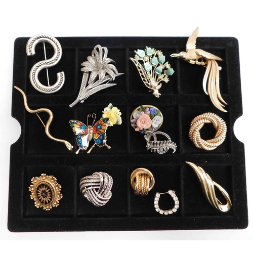 222 - Brooches & scarf clips