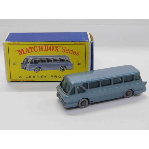 245 - Matchbox no. 40 - long distance coach - original box