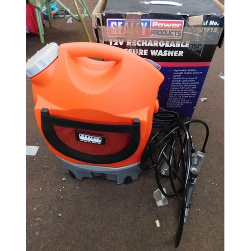 501 - 12V Rechargeable pressure washer - unchecked