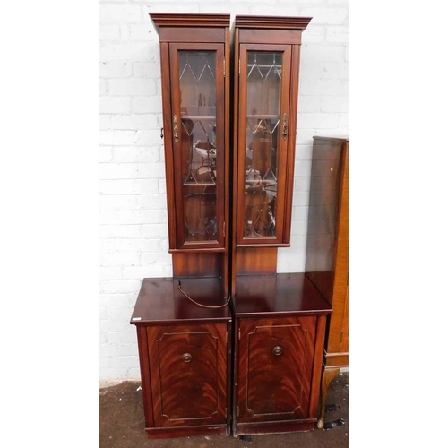 532 - 2x Vintage corner display cabinets