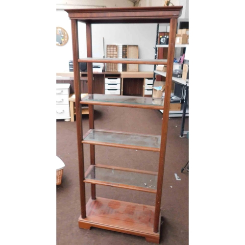 535 - Freestanding shelving unit with glass shelves (1 shelf cracked)