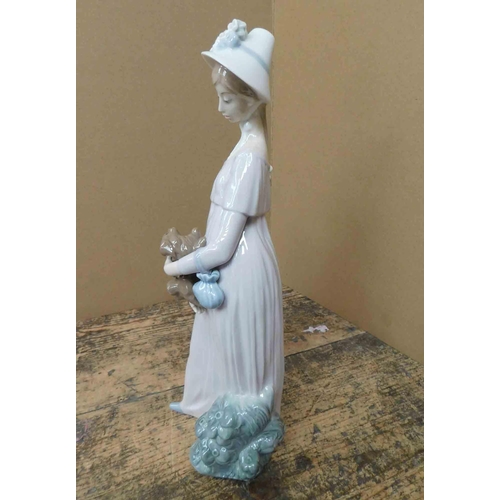 205 - Lady Lladro figurine