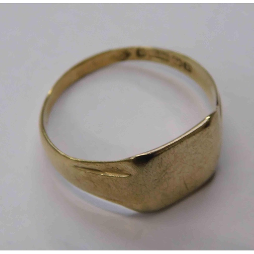 289 - Vintage 9ct gold signet ring - size V 1/2