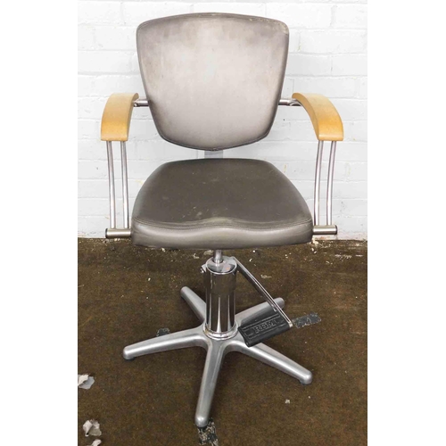 551 - Swivel barbers chair - height adjustable