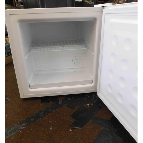 771 - Counter top fridge W/O