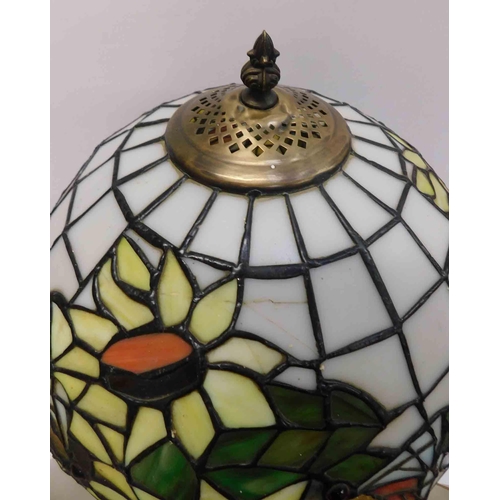 92 - 3x Table lamps inc large Tiffany style lamp (small crack on shade & dented brass)