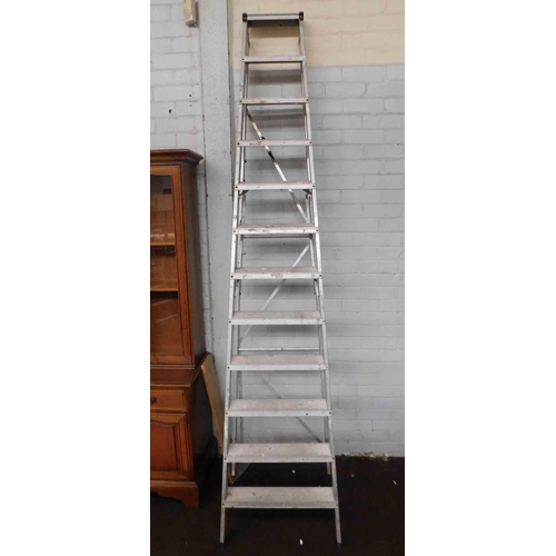 532 - Large 11 step aluminium stepladders