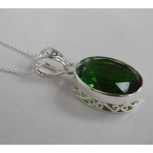 114 - Silver - green stone set - pendant on silver chain