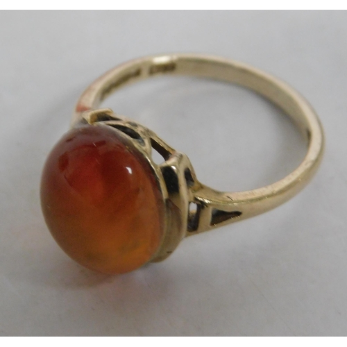 135 - 9ct Gold ring - yellow/orange stone set - size L 1/2