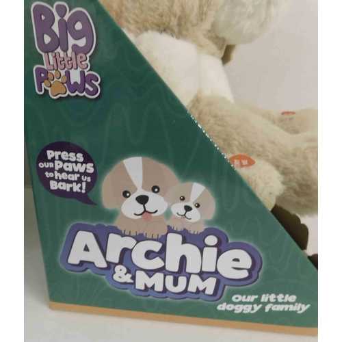 305 - Big little paws 'Archie and Mum' new and boxed